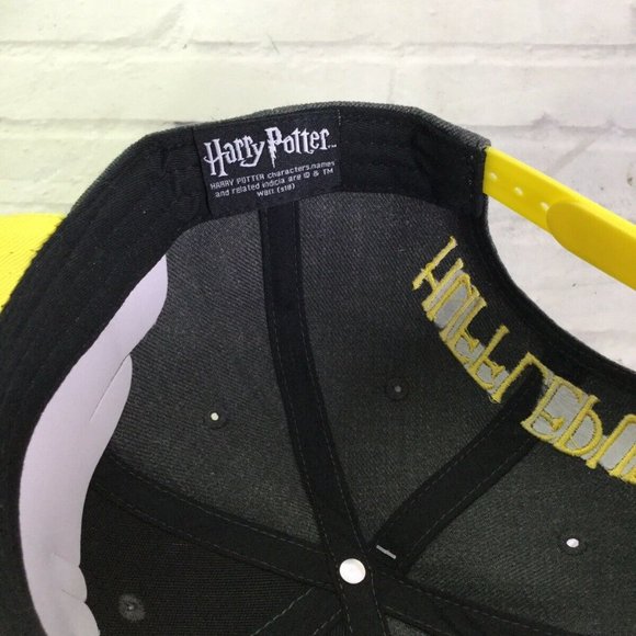 Harry Potter Hufflepuff Crest Logo Snapback Hat - Picture 7 of 7
